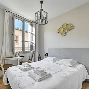 https://petit-avignon.fr-provencehotel.com