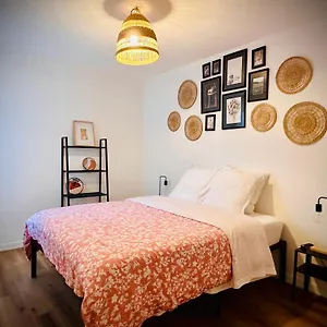 apt-40m2-air-conditioning-underground-parking-self.aixenprovencehotels.org/
