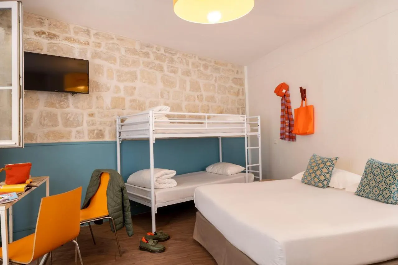 Le Regent Montmartre By Hiphophostels Paris Hostel